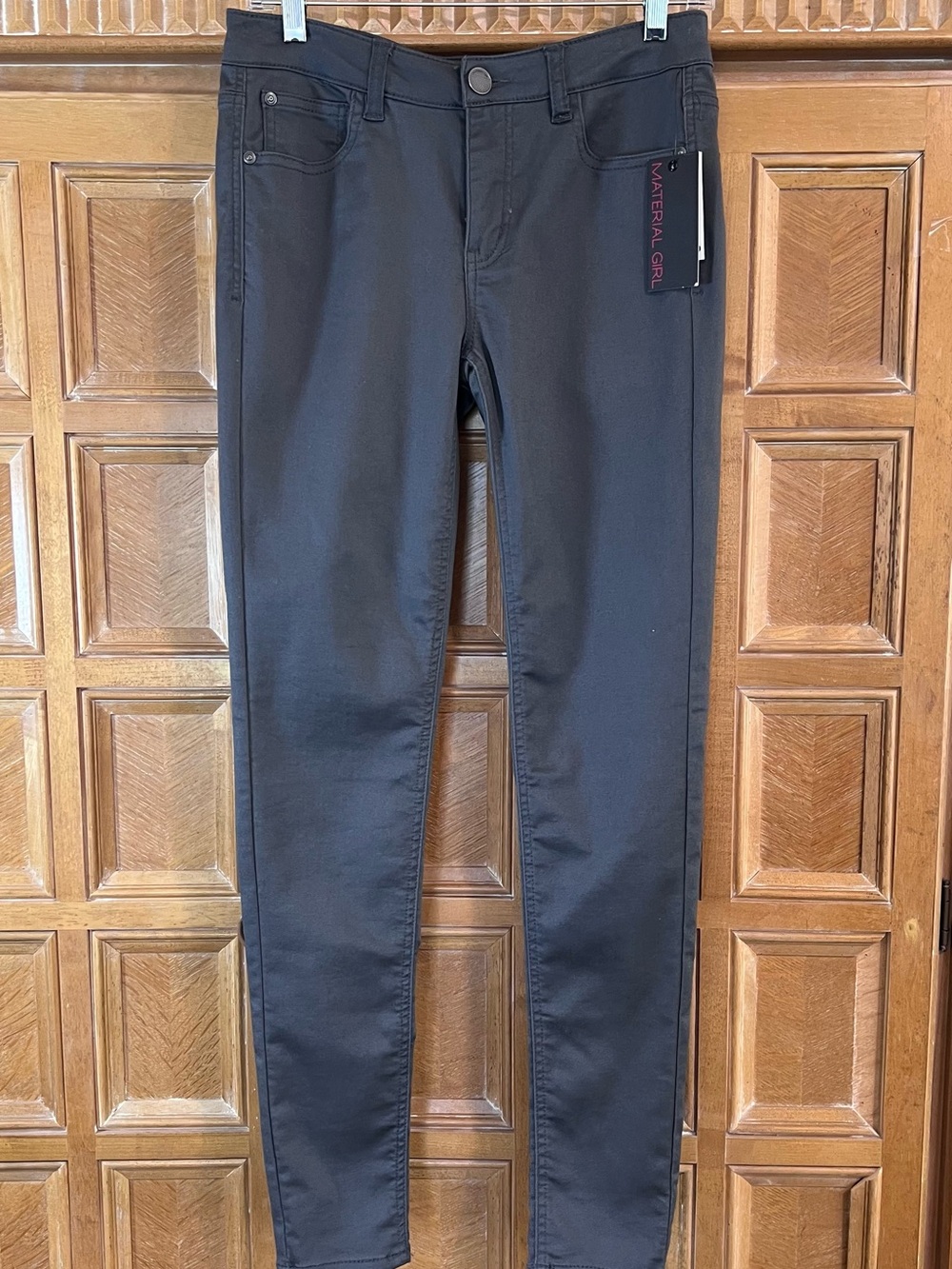 Material Girl Women’s Skinny Jeans Size 27 NWT Dark Gray Shiny Stretch Pants